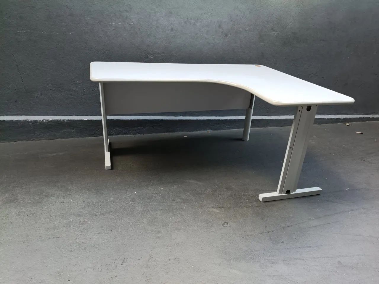 Mesa de escritório em L - Foto 3