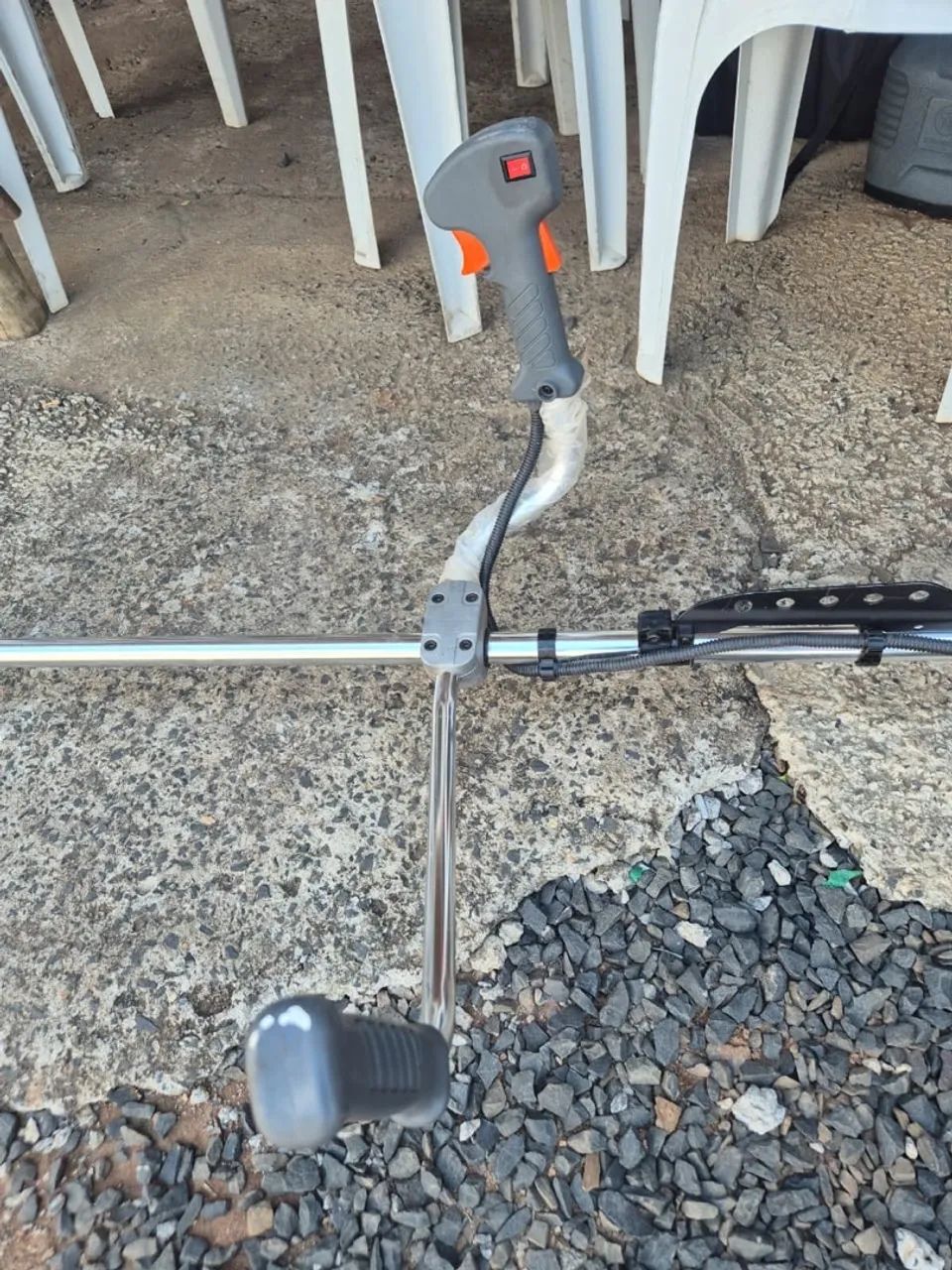 Vende-se Roçadeira Sthil - Foto 2