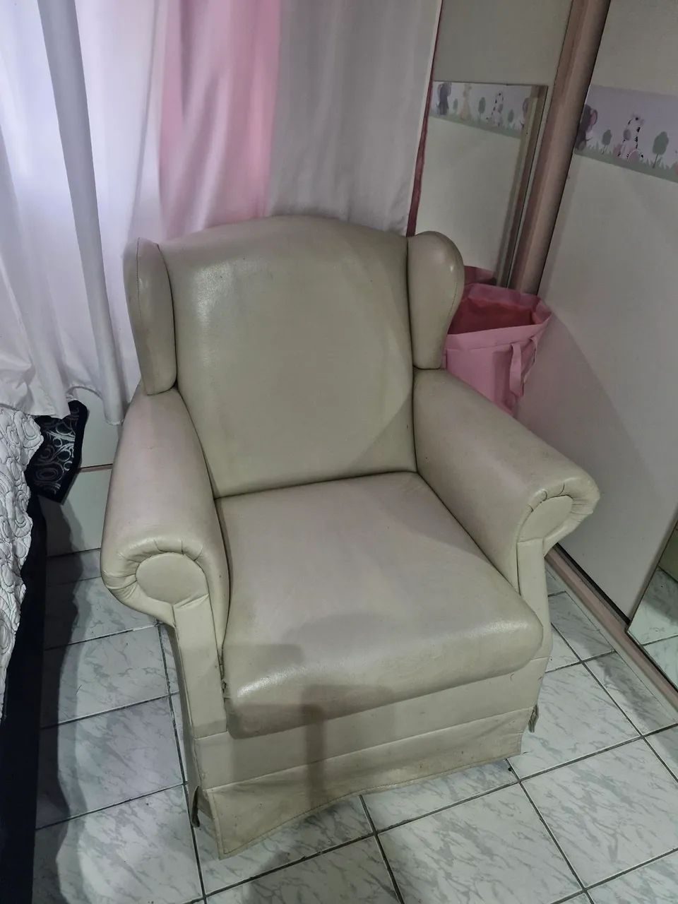 Used nursing chair65566257031427120