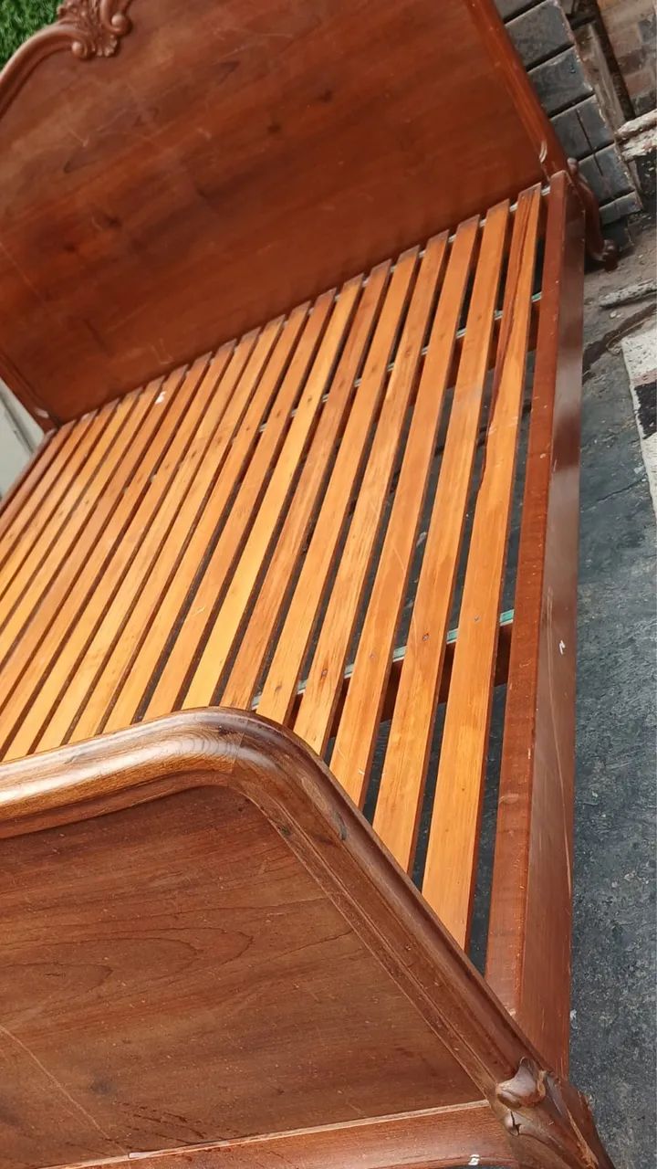Cama - Antiguidade, madeira pura! - Foto 2