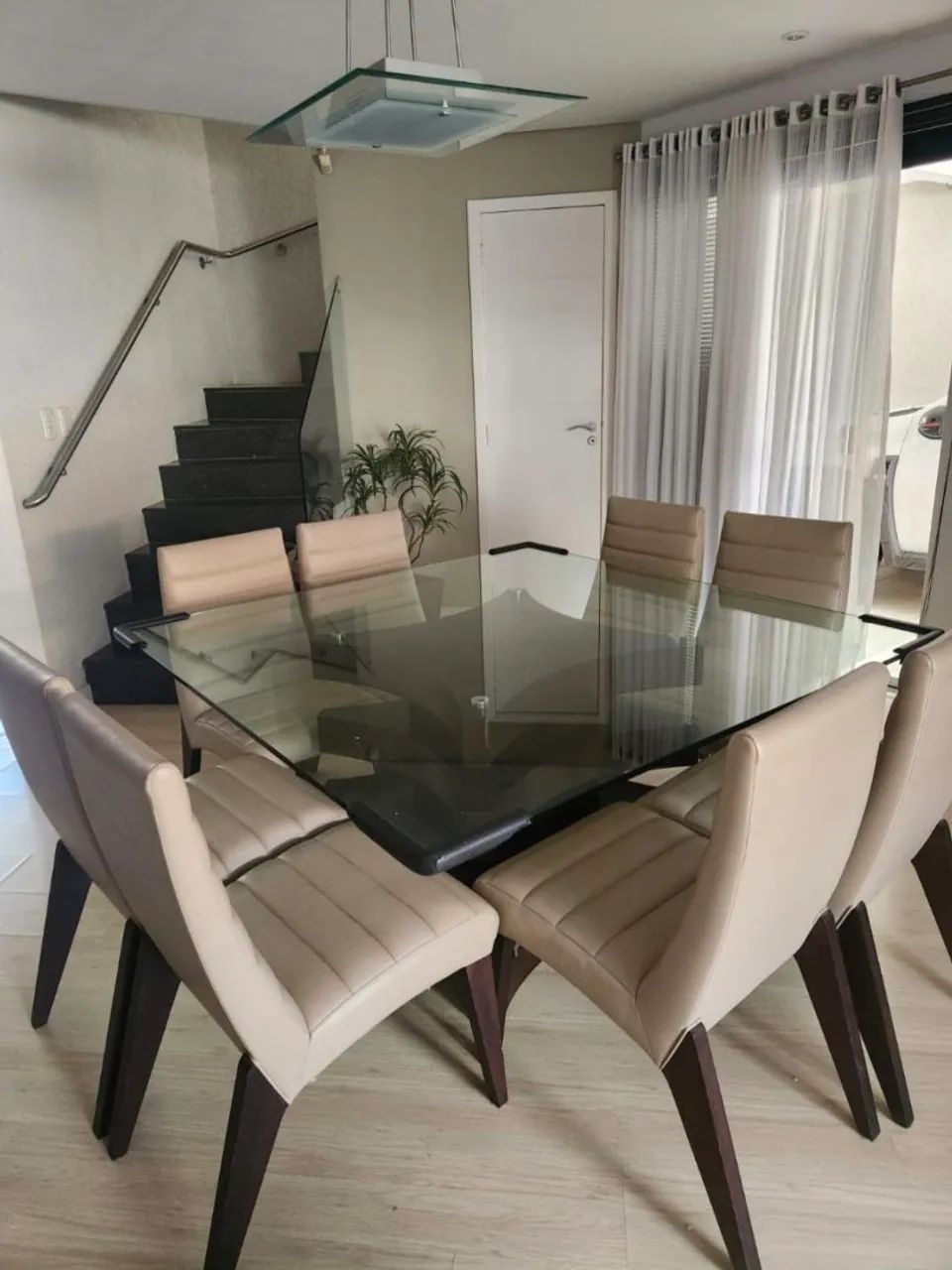 Vendo conjunto mesa jantar com tampo de vidro e com 8 cadeiras - Foto 3