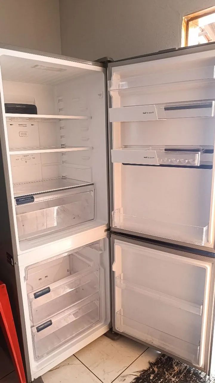 Vendo refrigerador Electrolux inverter COM DEFEITO  - Foto 2