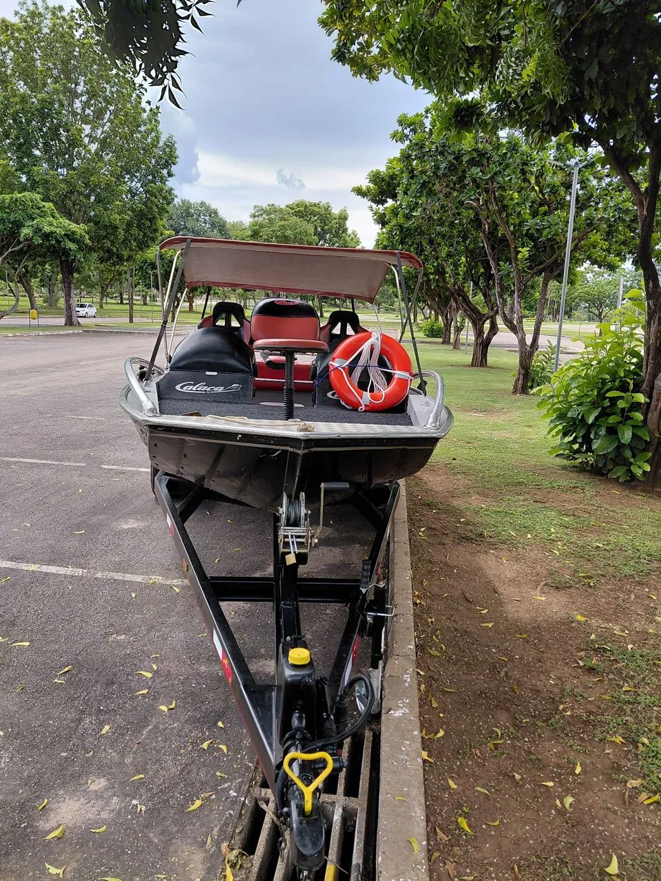 LANCHA CALAÇA "PESQUE/LAZER" DE 20 PÉS, MOTOR 90 HP YAMAHA, MUITO CONSERVADA. - Foto 4