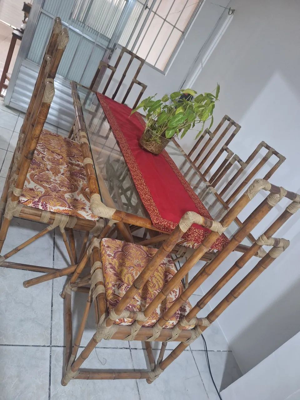 Mesa de bambu com vidro e 6 cadeiras de bambu - Foto 3