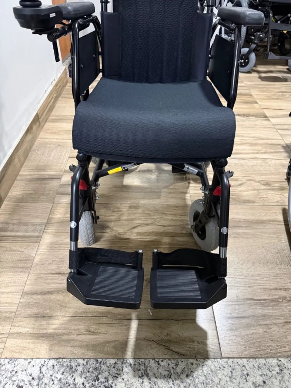 Cadeira de rodas motorizada  - Foto 2