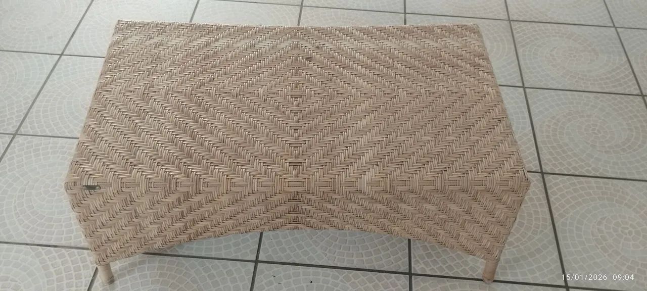 Vendo um recamier de fibra sintética e uma mesa de centro.  - Foto 2