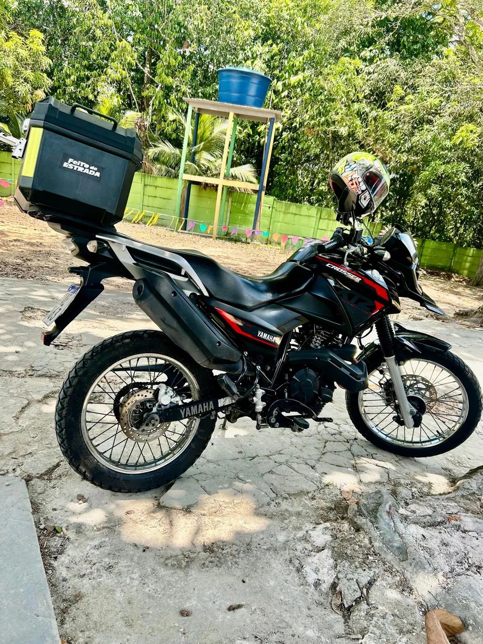 Vendo moto comprada ano passado, QUITADA.