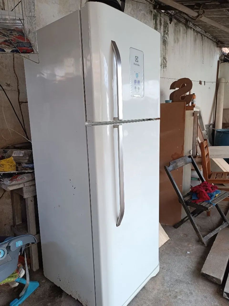 Vendo geladeira Eletrolux com baixa resfriaçao - Foto 3