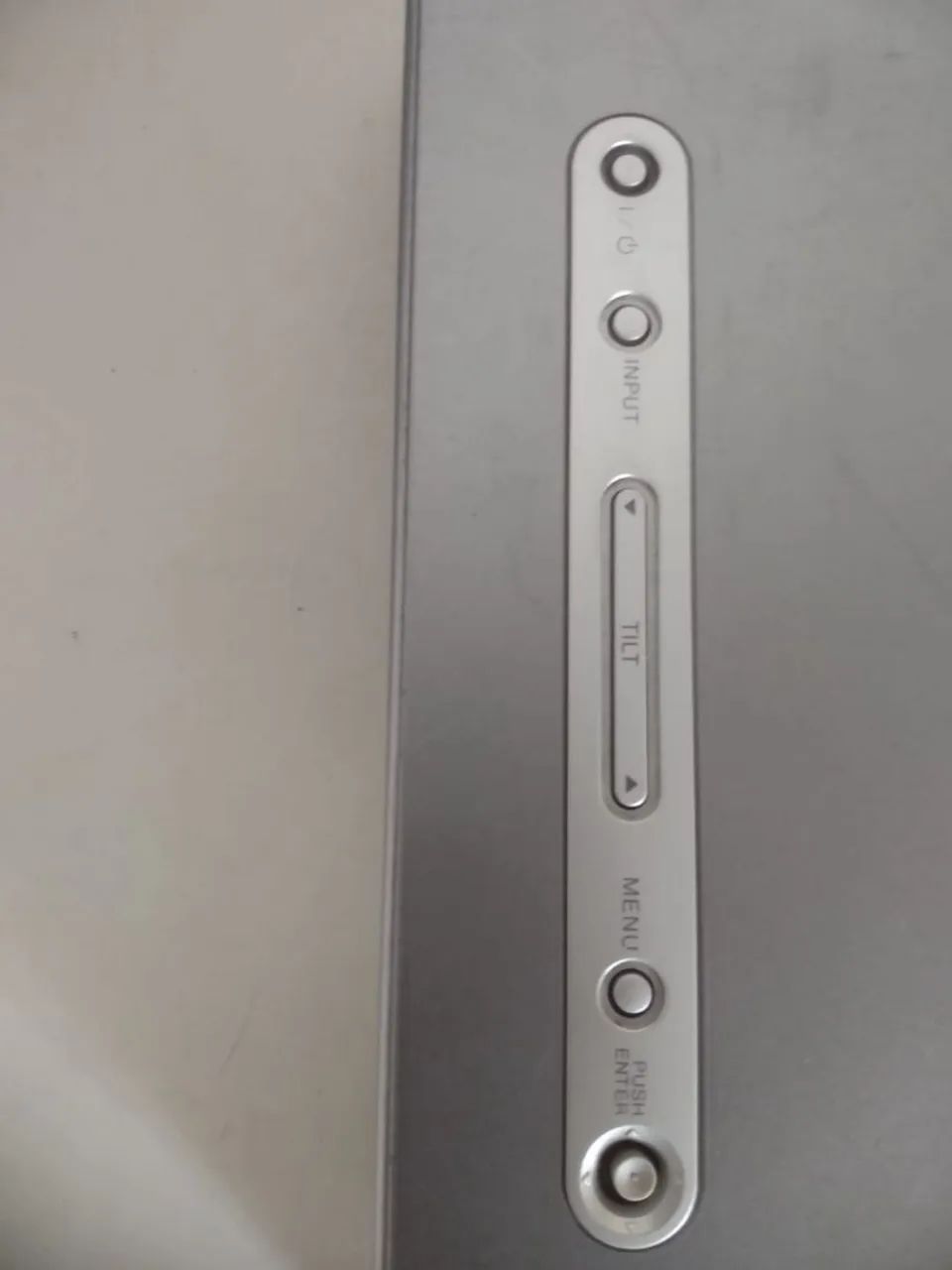 Projetor Sony <br>Ligando porém com defeito R$220,00 + frete - Foto 3