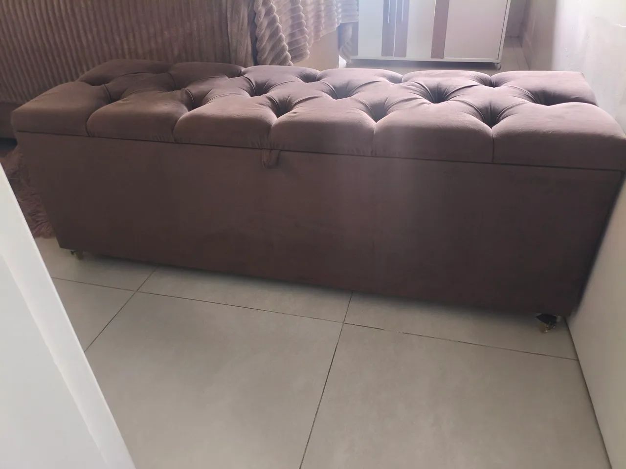 Puff Baú de Suede, Marrom-Chocolate 138cm X 45cm - Foto 2