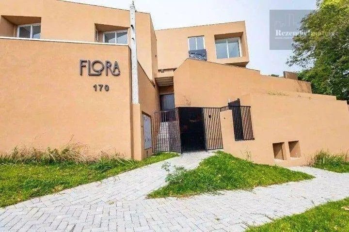 Sobrado com 3 quartos a venda no Campo Comprido