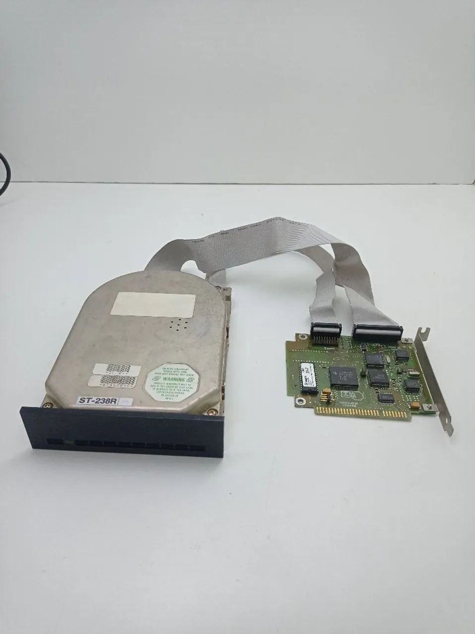 HD Seagate ST-238R com interface peça de museu
