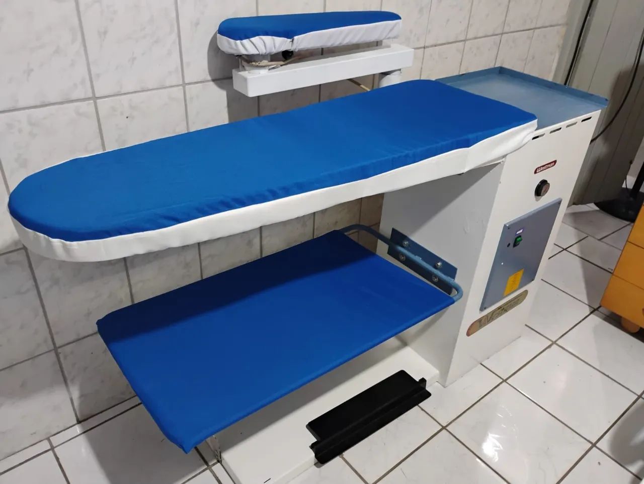 Mesa de passar italiana com aquecimento e duquisao
