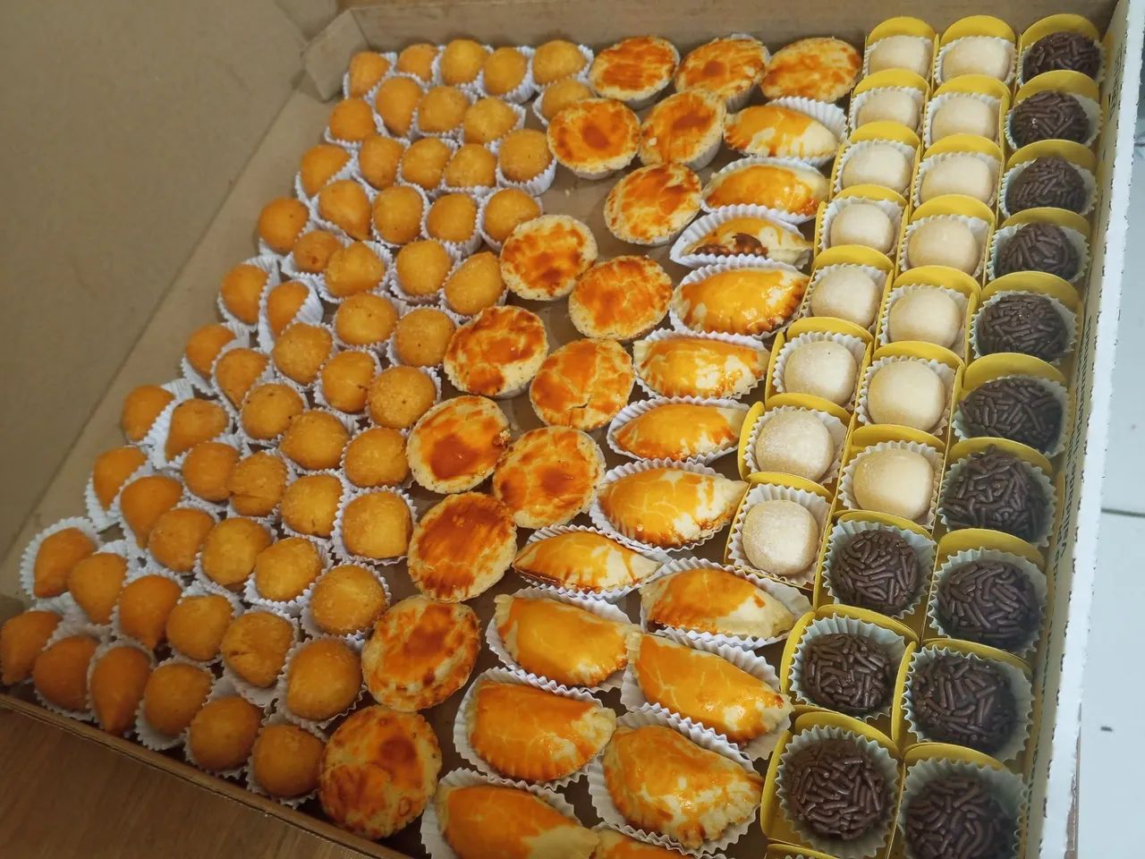 Doces e salgados e bolos - Foto 3