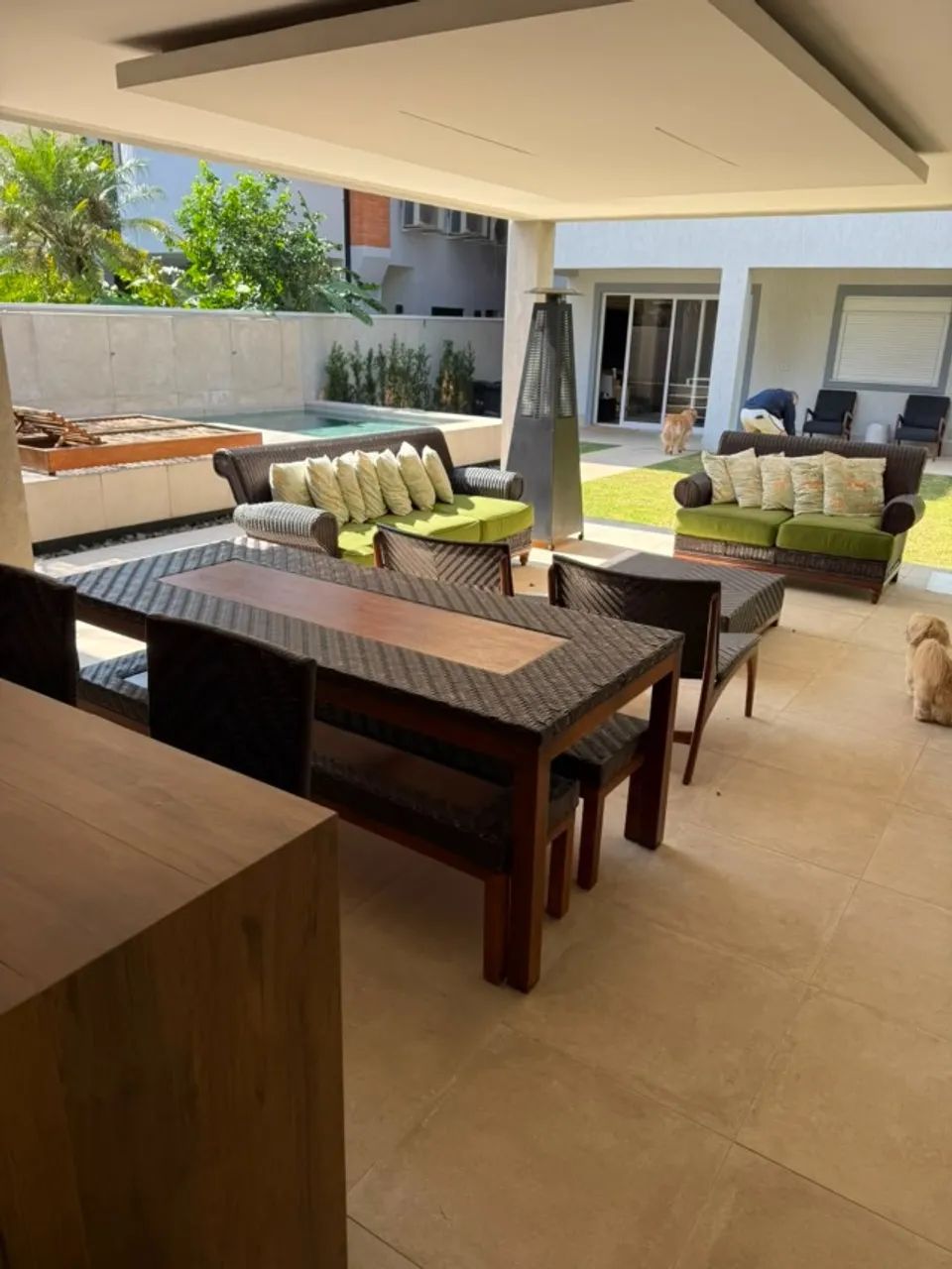 Conjunto area Externa - sofa, mesa, cadeiras, banquetas - Foto 3