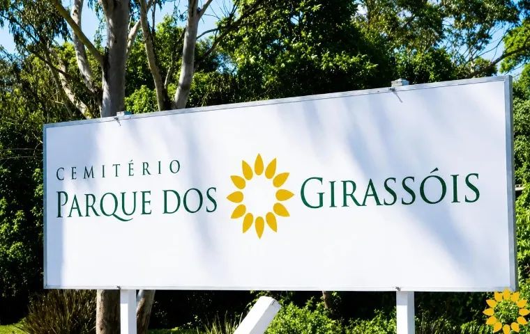 Jazigo no cemitério Parque dos Girassóis 
