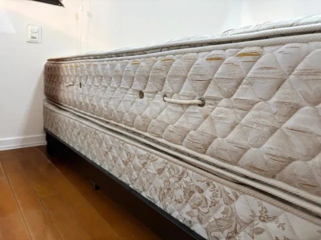 Cama queen Ronconi com colchão, base e estrutura - R$ 300 - Foto 4