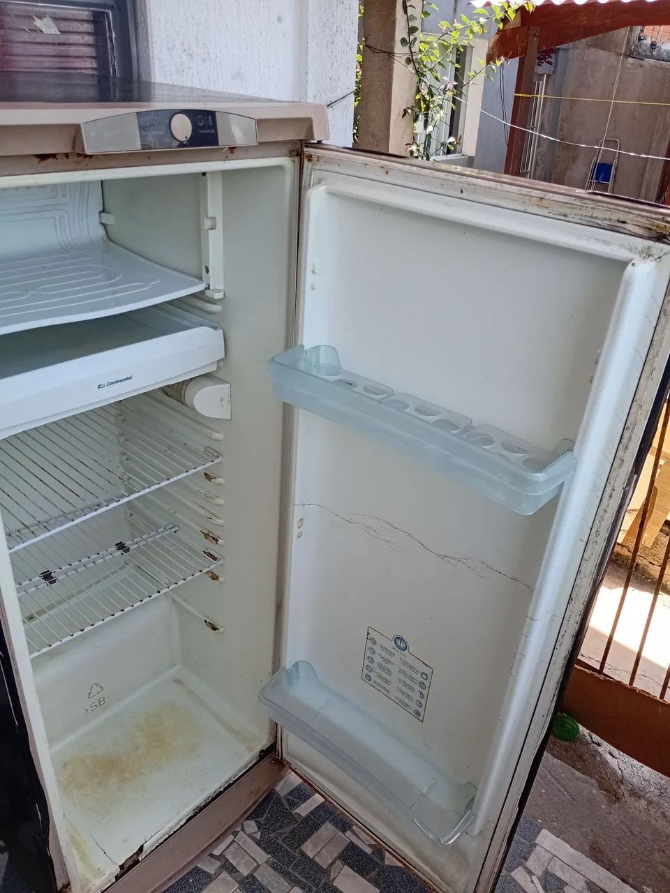 Geladeira a venda ou doação 