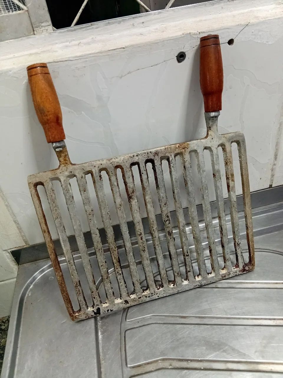 Churrasqueira média completa de alumínio batido  - Foto 4