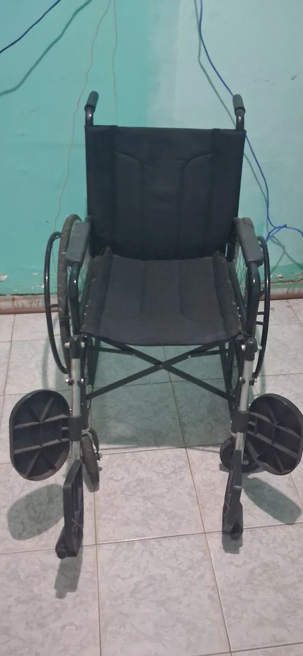 Vendo cadeira de rodas - Foto 2