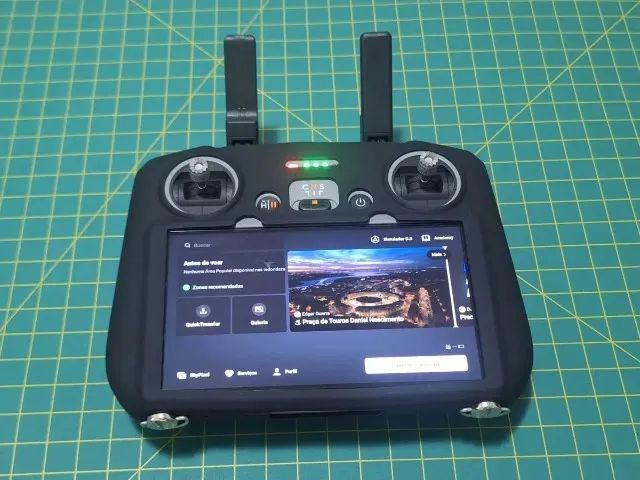 Drone (TROCO) DJI Mini 4 Pro Radio com Tela RC 2 + Acessórios - Foto 3