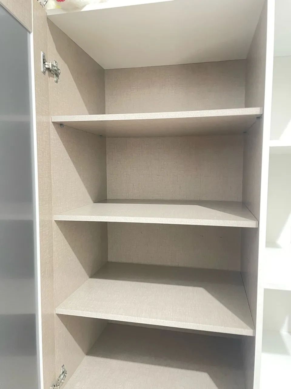 Vende-se uma sapateira que serve com penteadeira e guarda roupa  - Foto 2