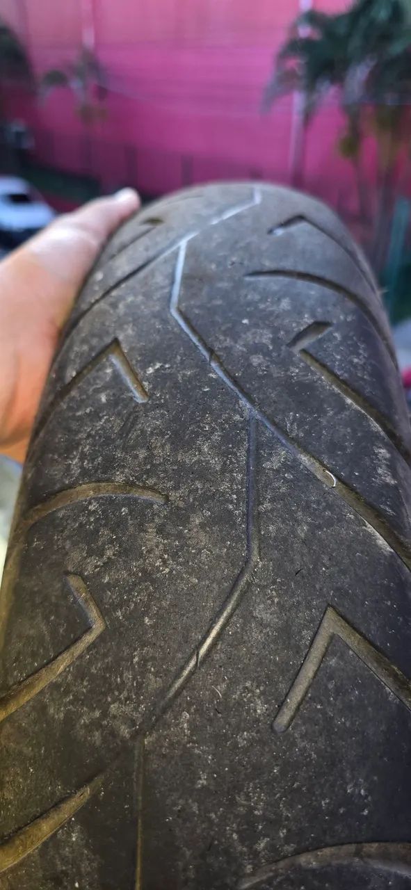 Pneu Pirelli 130/70-17 (Quebra galho)