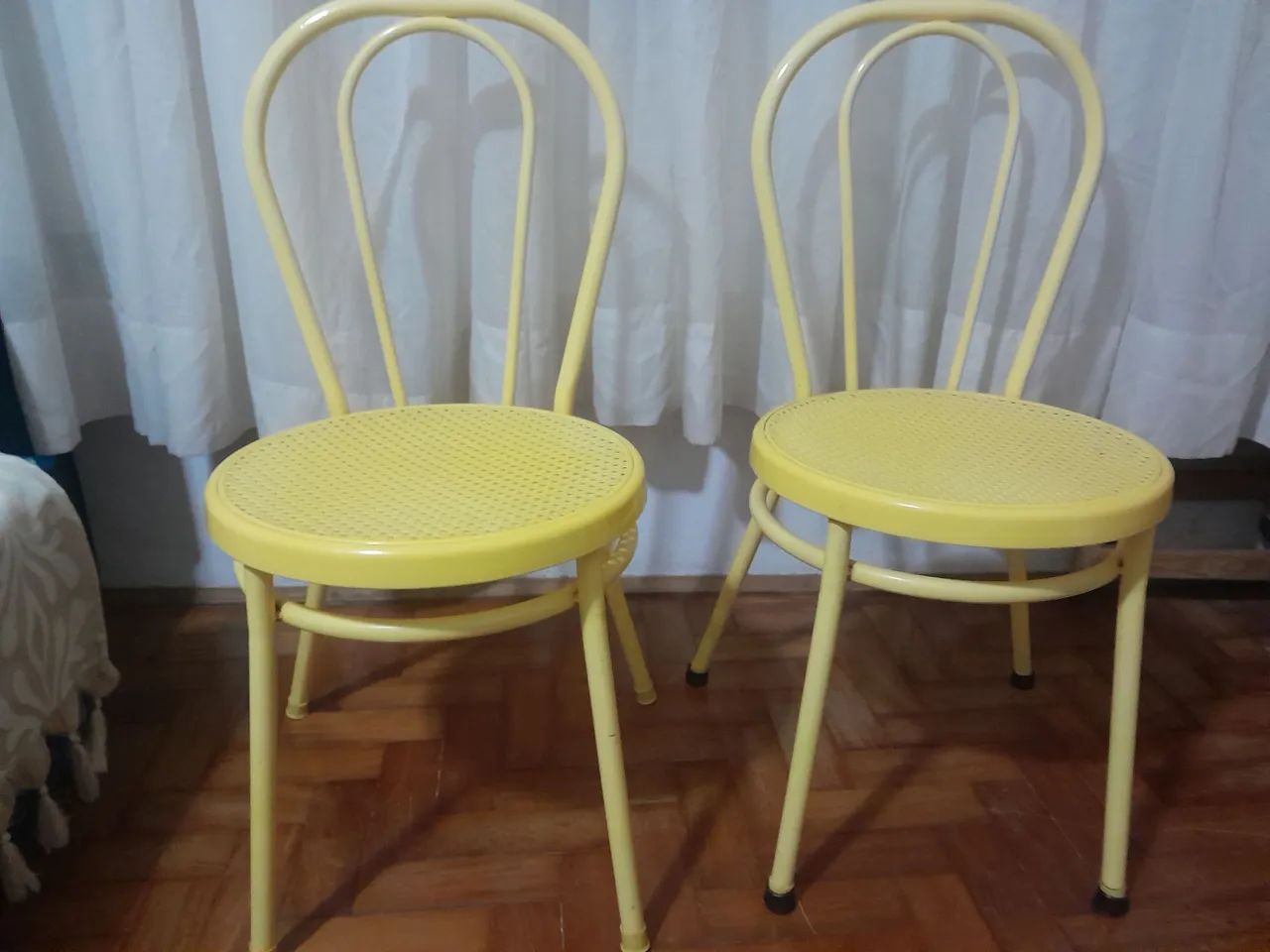 Conjunto de 2 cadeiras de cozinha, área de serviço.  Cadeiras de ferro esmaltado.