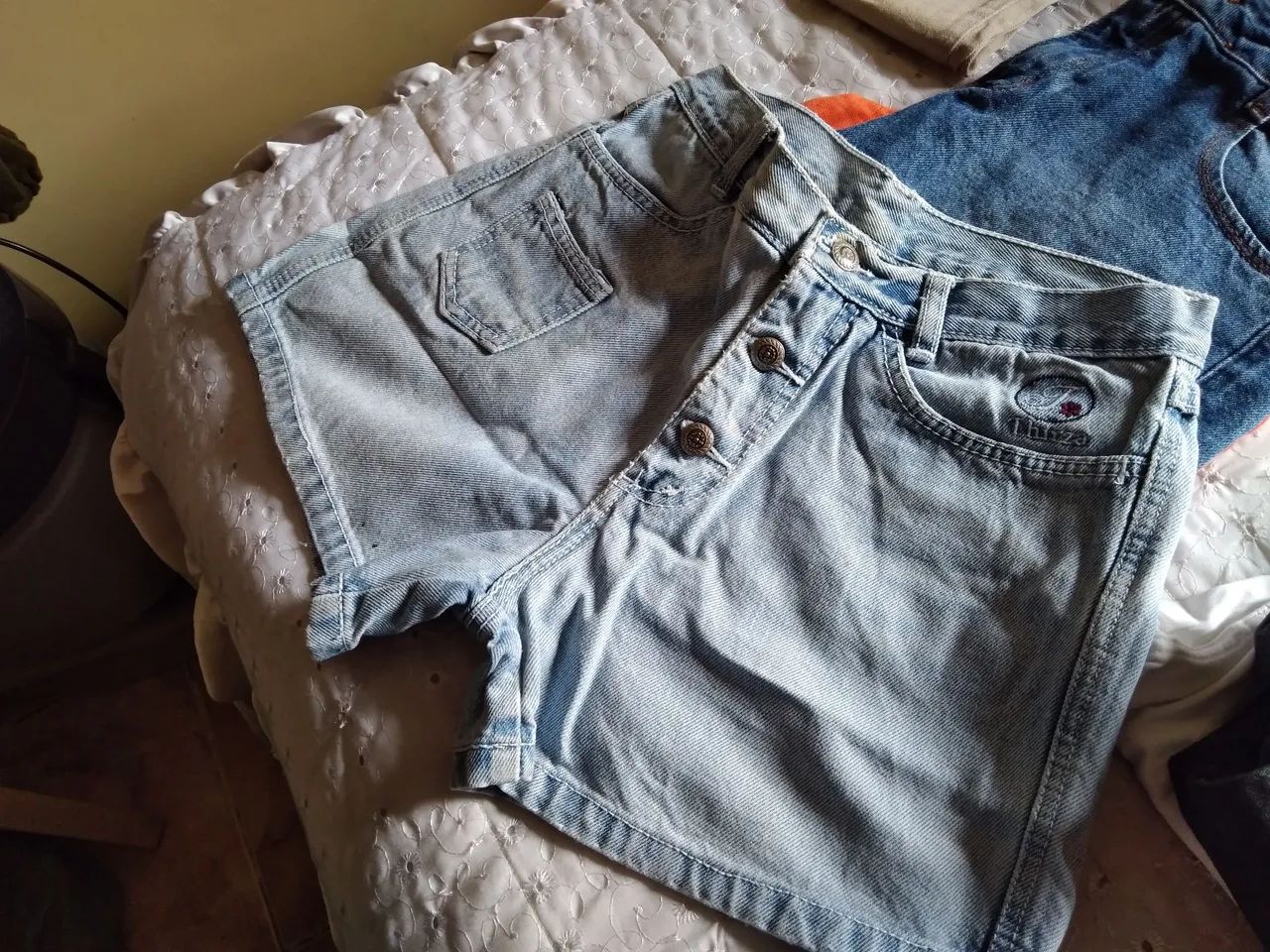 Lote de 13 peças femininas shorts e Bermudas  - Foto 3