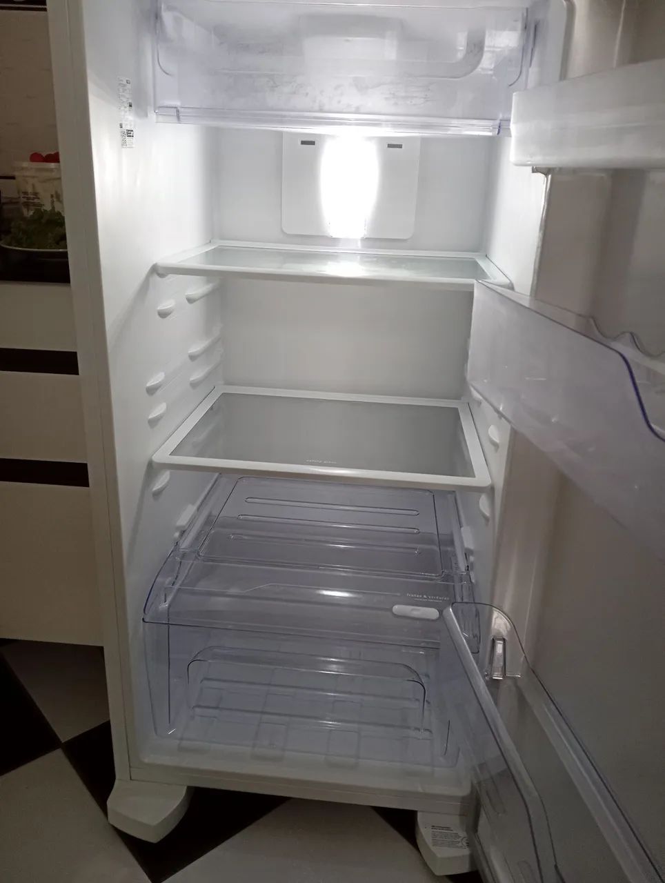 Vendo geladeira - semi nova  - Foto 3
