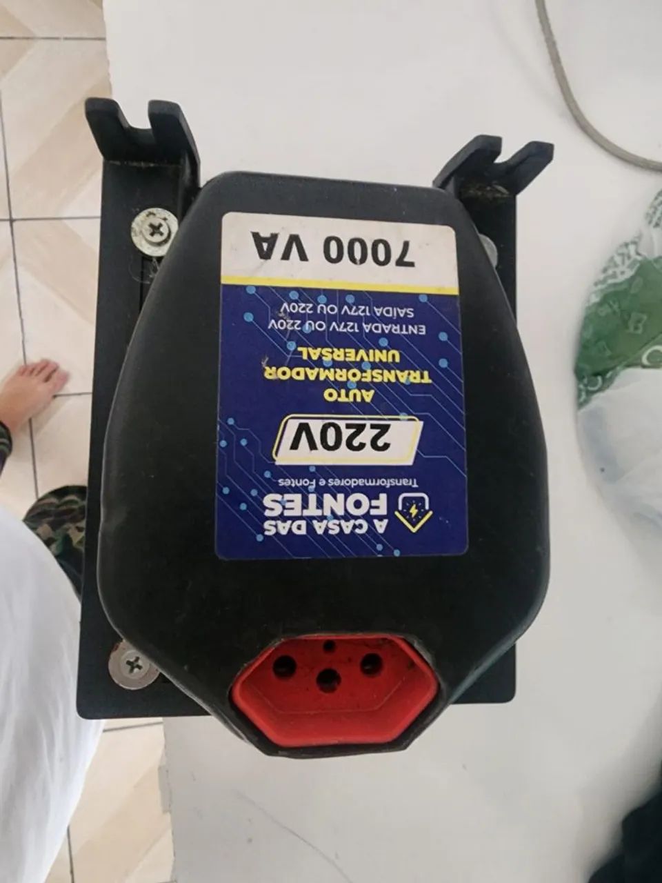 Auto transformador 7000 VA com tomadas 110 para 220 e 220 para 110