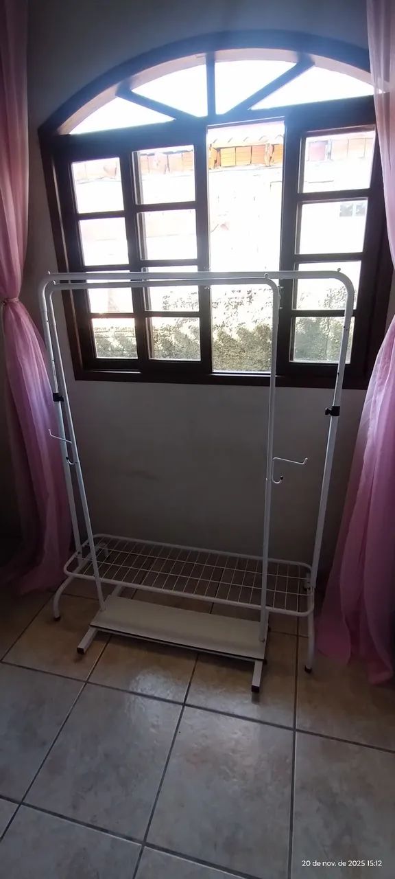 Araras de roupas - Foto 2