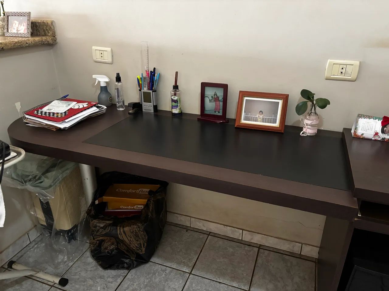 Mesa de madeira para computador/ estudos - Foto 3