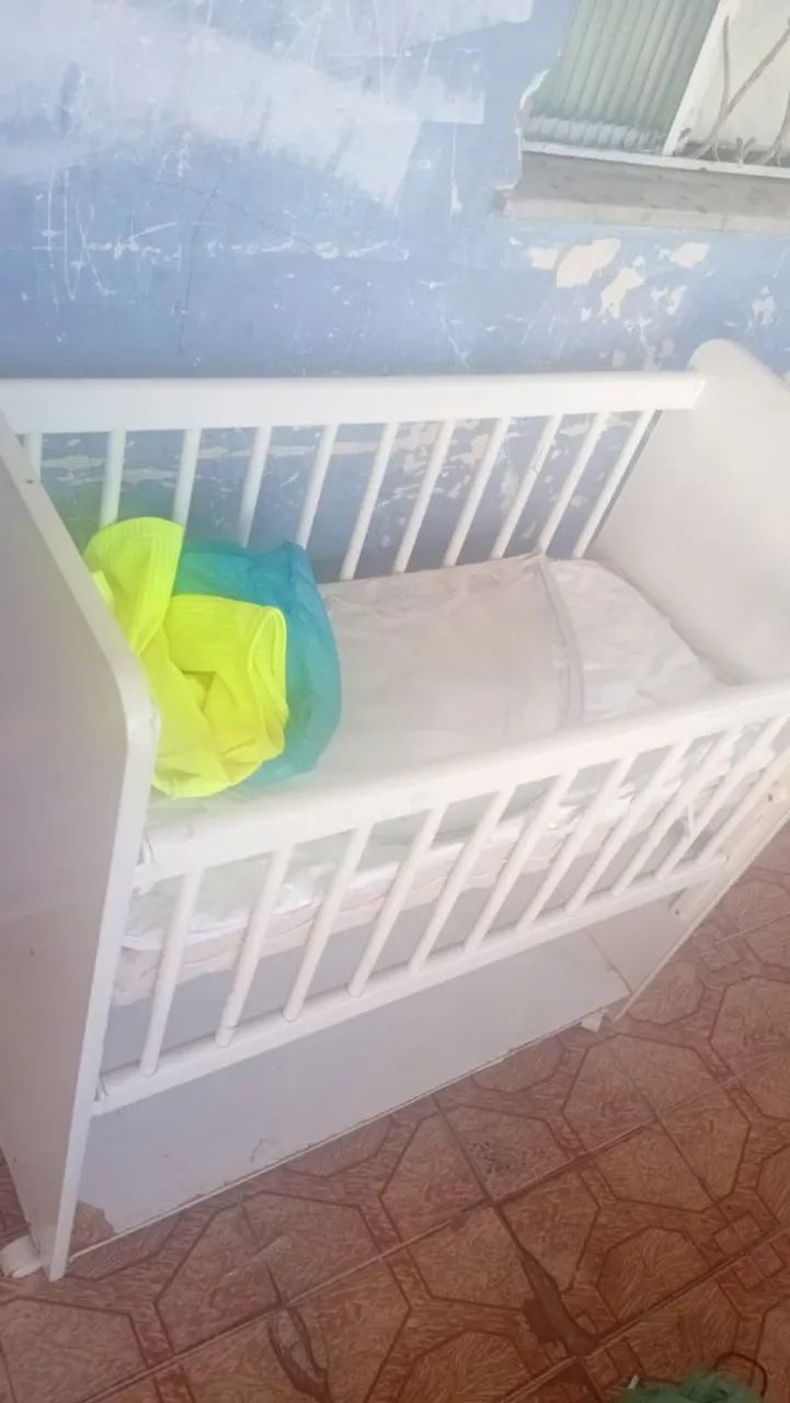 Vendo um berço pequeno  - Foto 2