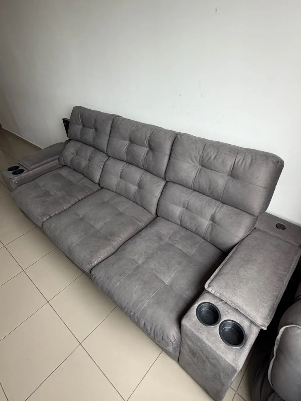 SOFÁ RETRÁTIL, TRÊS LUGARES 