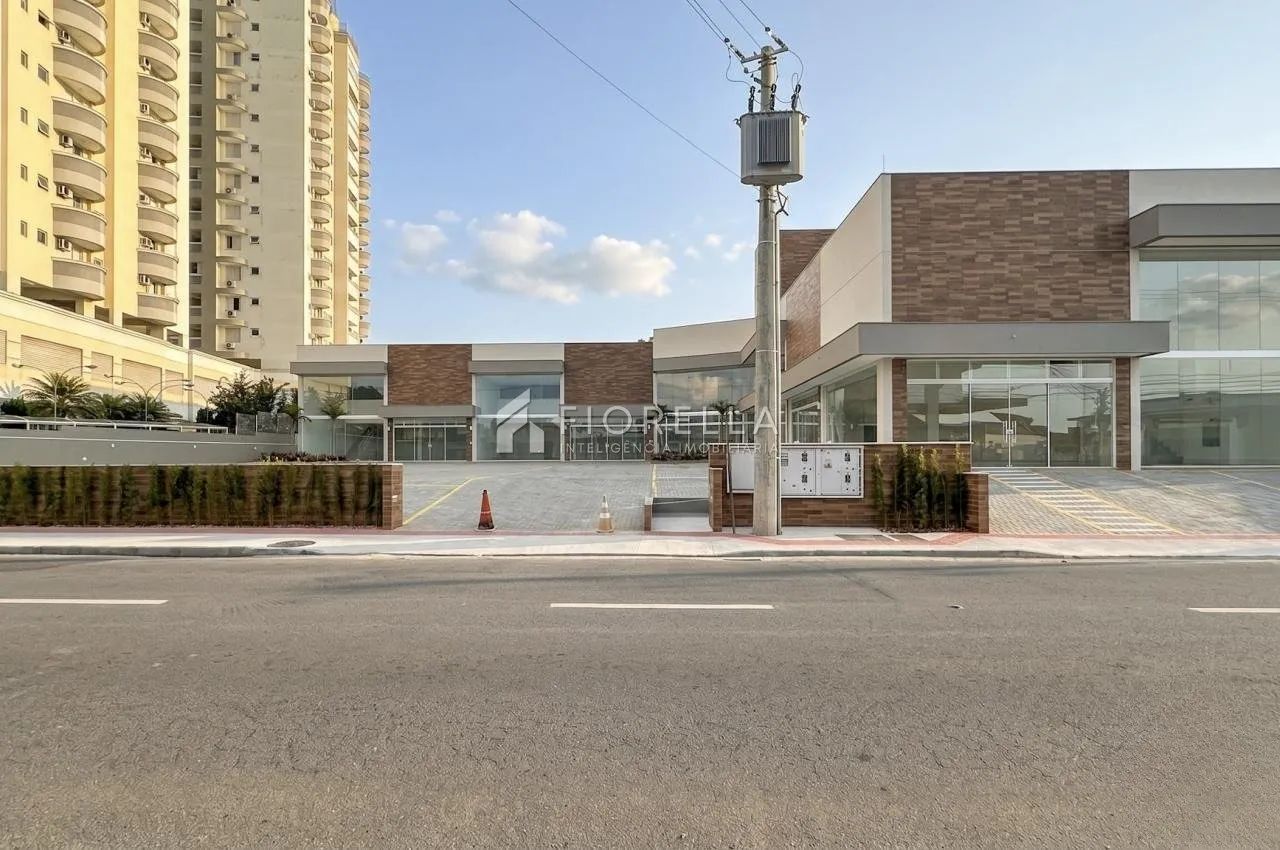 Excelente loja com área de 329 m² e mezanino de 122 m² no Centro de Palhoça. - Foto 4