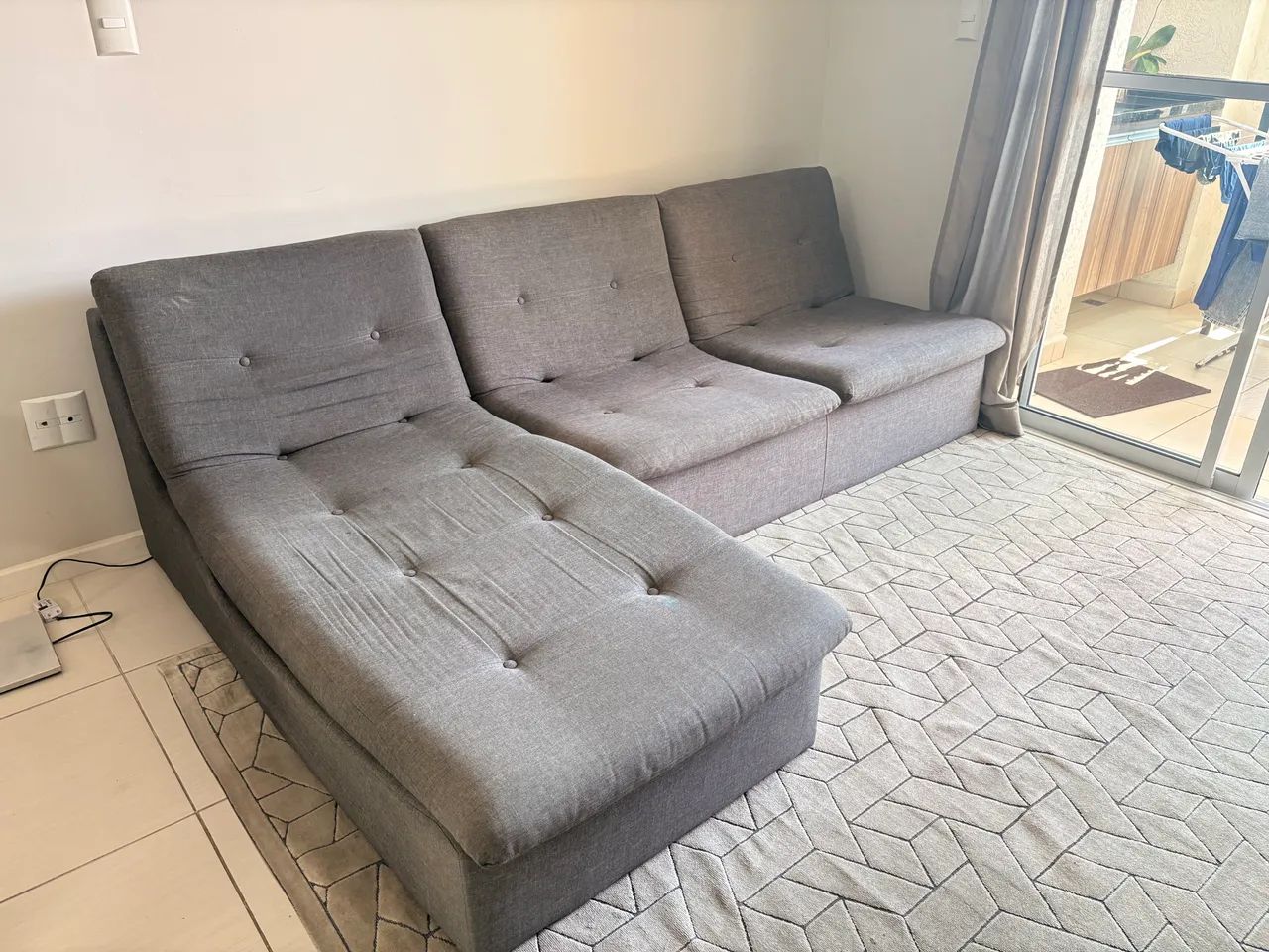 Sofá 3 lugares com chaise Tok & Stok ( 2 módulos)