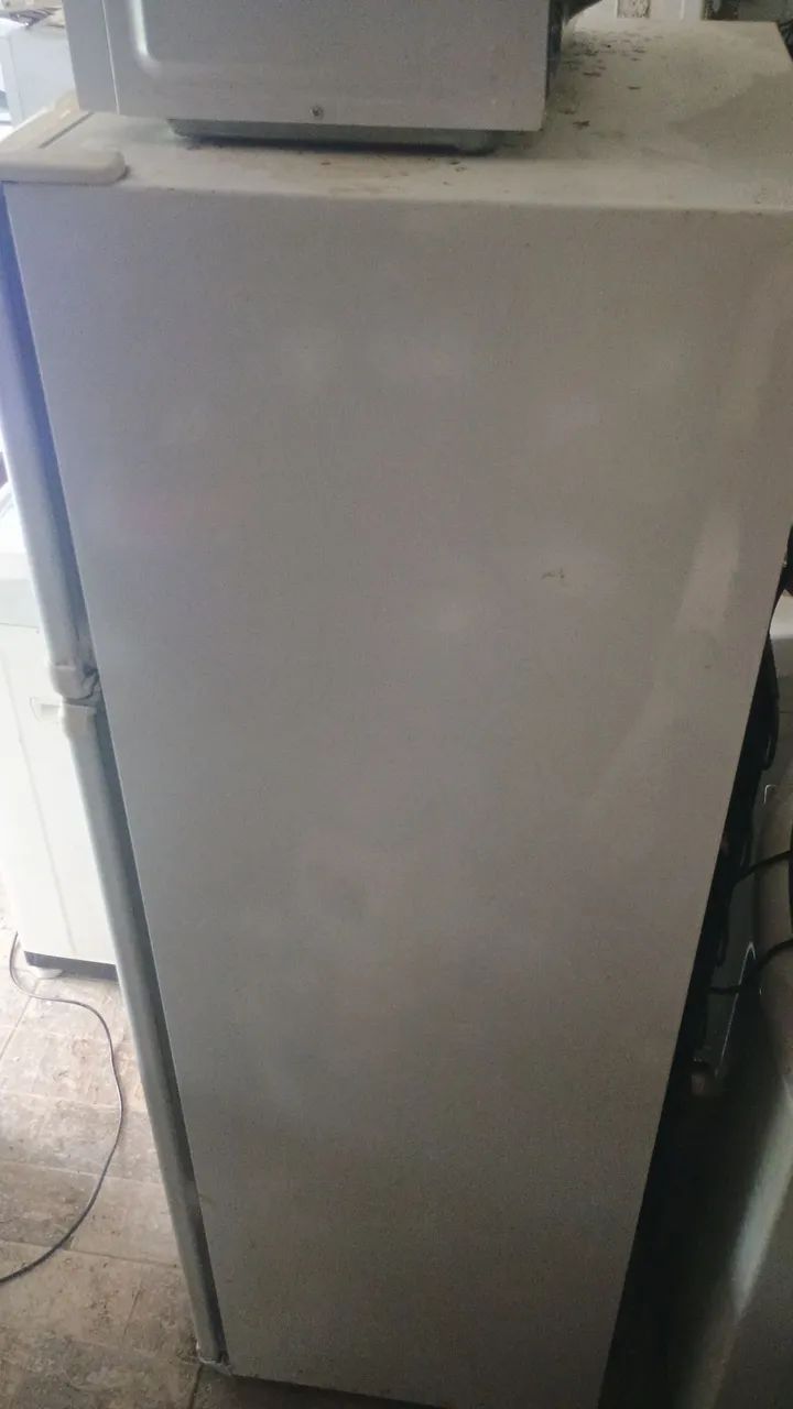 Vendo geladeira funcionando perfeitamente Consul 330 litros  - Foto 3