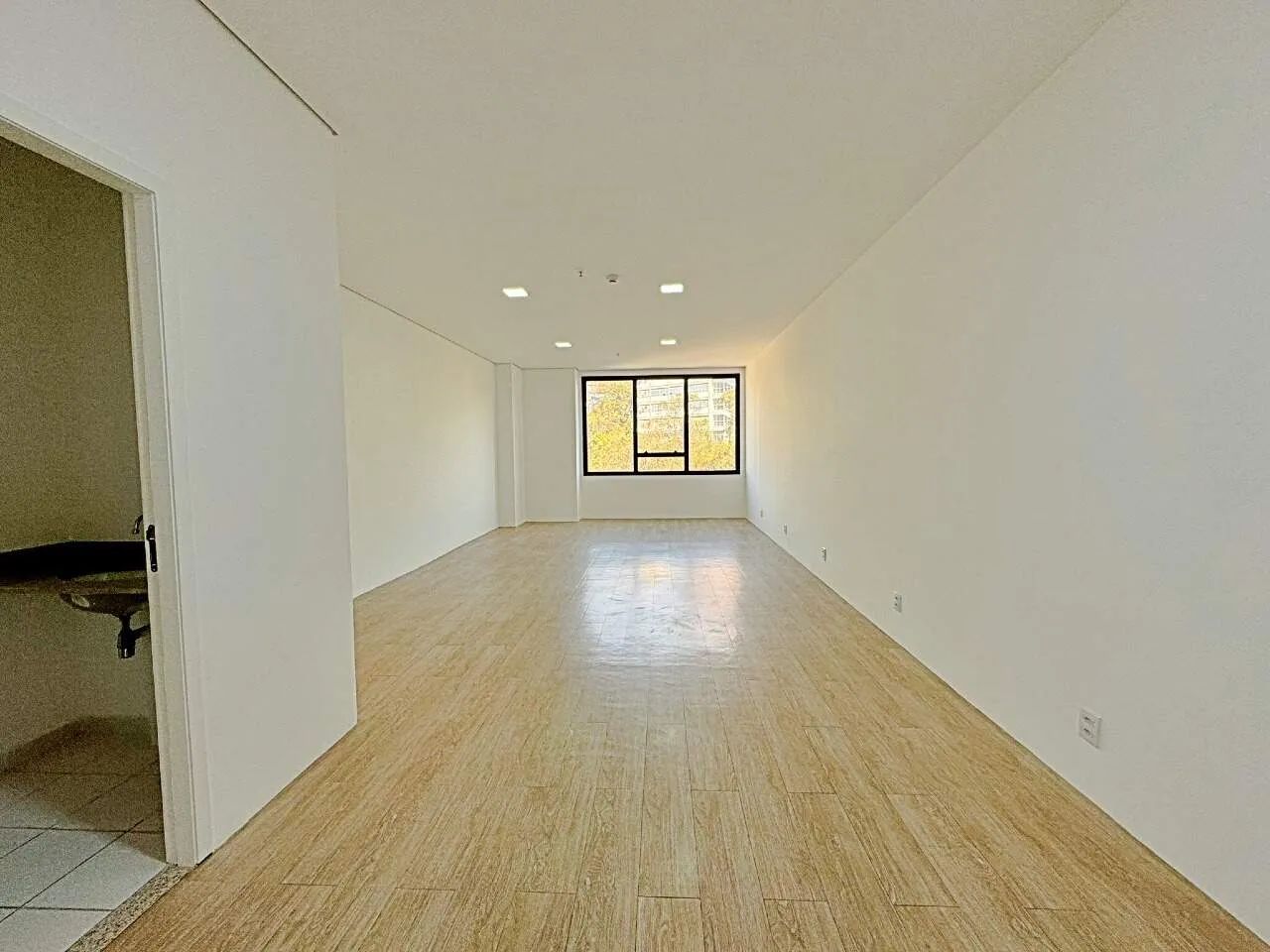 SALA COMERCIAL PARA LOCAÇÃO NO BAIRRO VILA DA SERRA - Foto 4