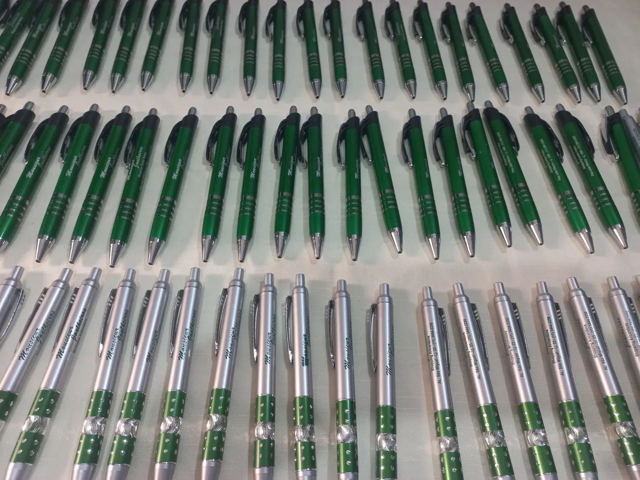 Kit com 70 canetas plasticas  - Foto 5