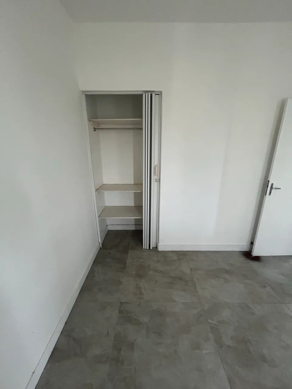 Alugo apto na Rua Silva Jardim - Foto 4