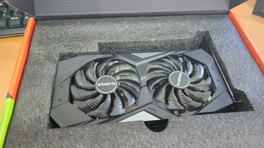 RTX 2060 Gigabyte 6gb semi nova com caixa