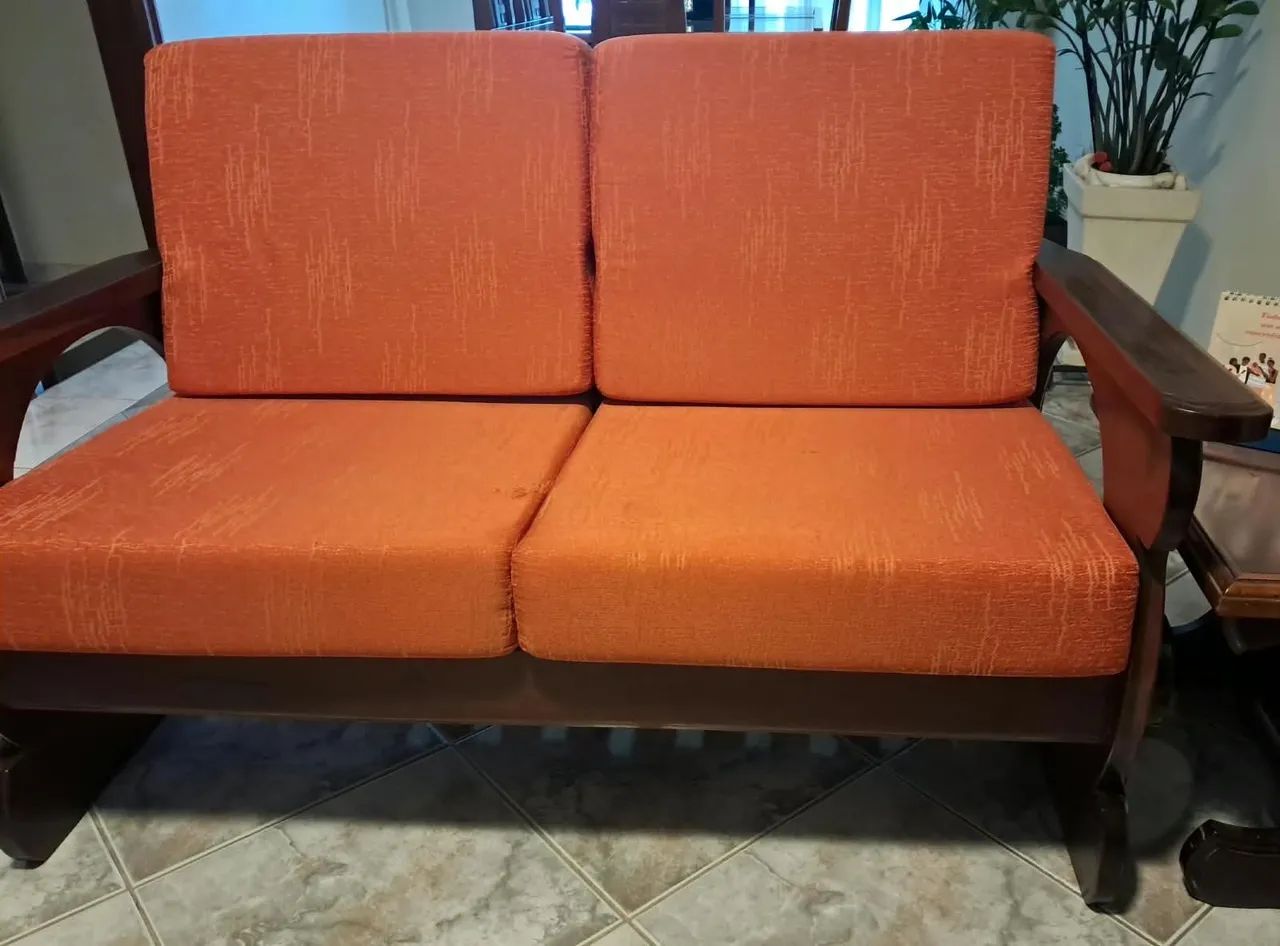 Conjunto de Sofá de madeira 2 e 3 lugares - Foto 3