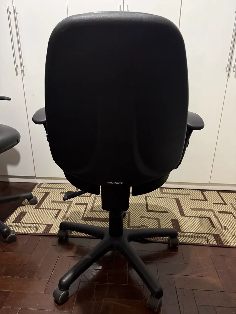 Cadeira escritório semi nova oportunidade  - Foto 4