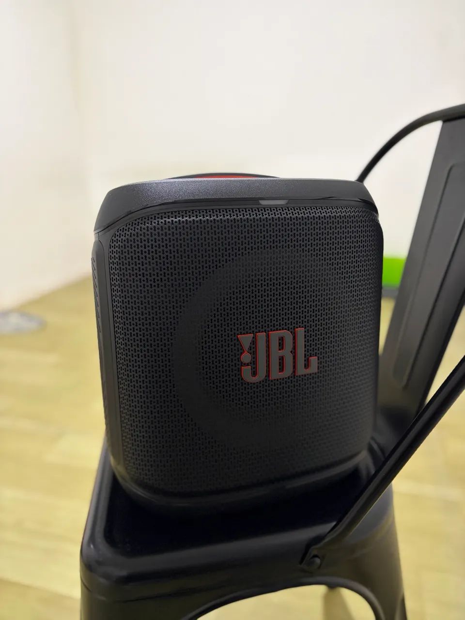 Jbl encore 2 pouco uso , comprada esse ano