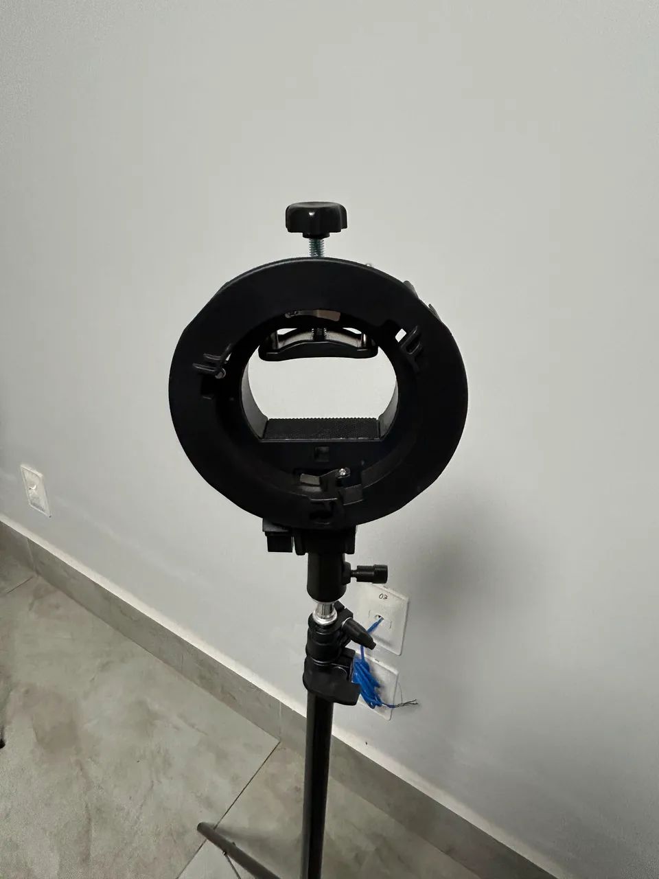 Suporte para flash e encaixe bowens com tripé