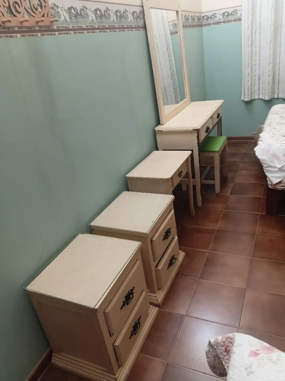 Penteadeira e mesa apoio cama em mogno  - Foto 2