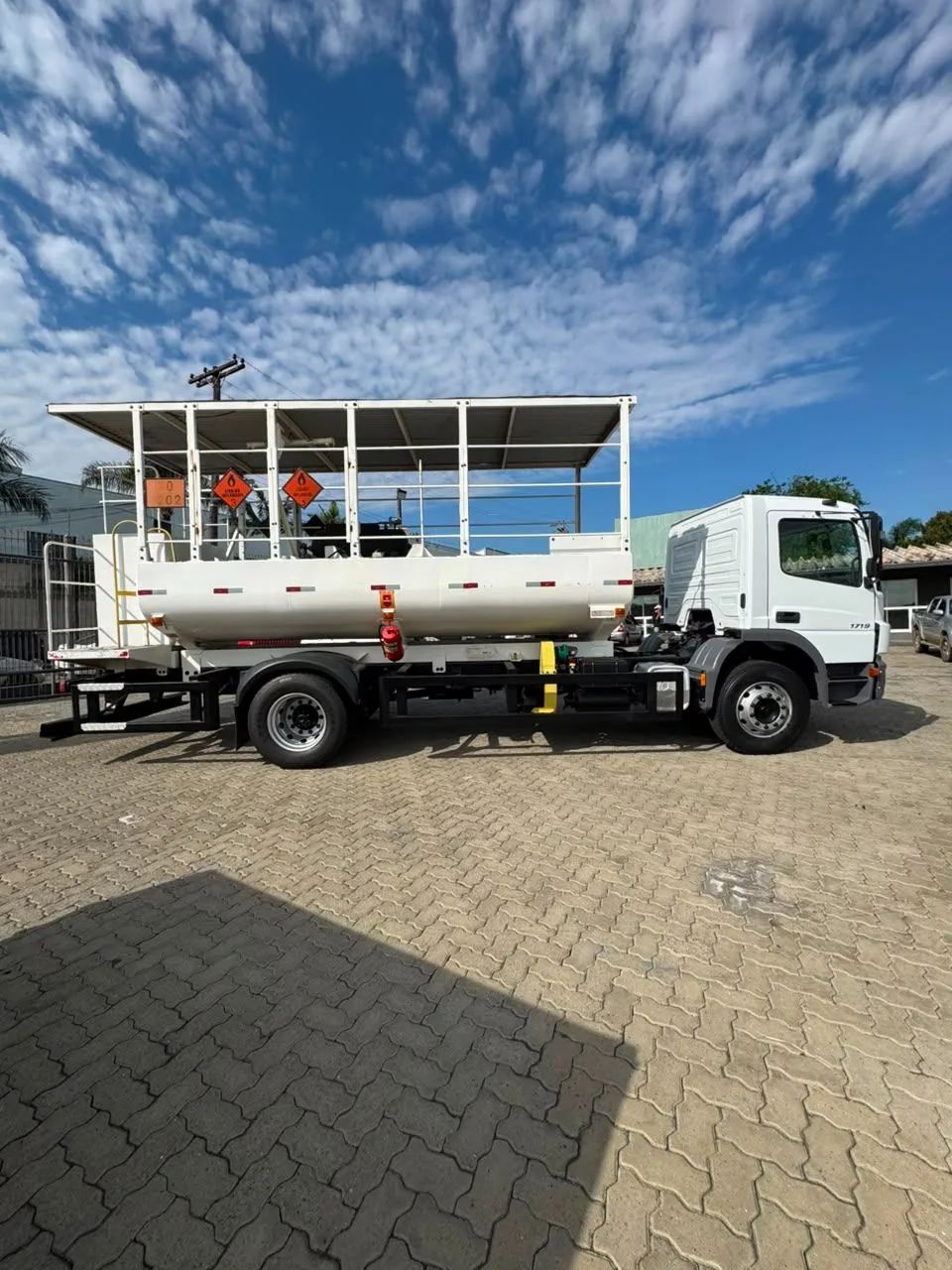 MB ATEGO 1719 4X2 2020 COMBOIO TANQUE ABASTECEDOR - Foto 4