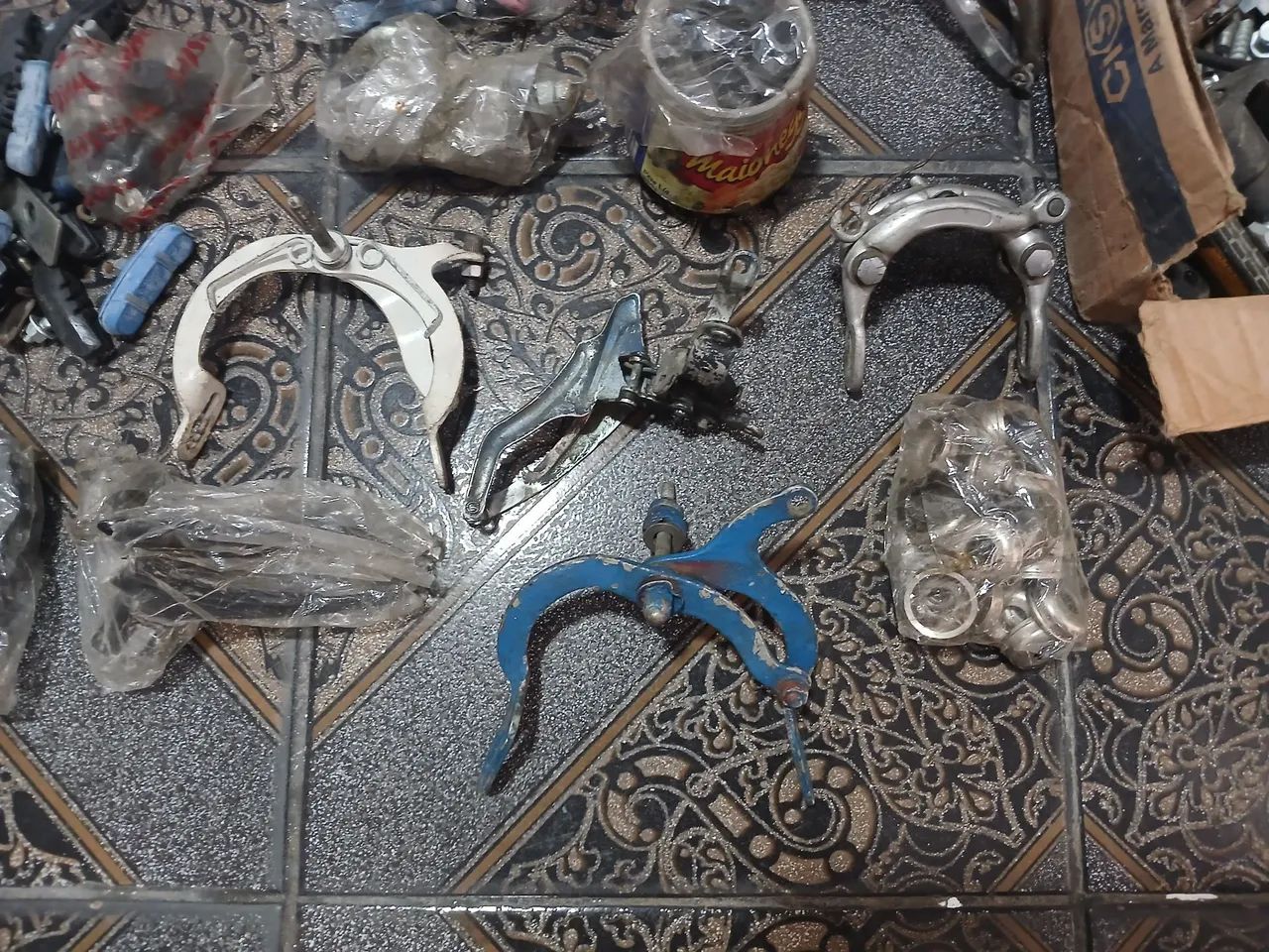 Variedade de peças para bicicleta. - Foto 3