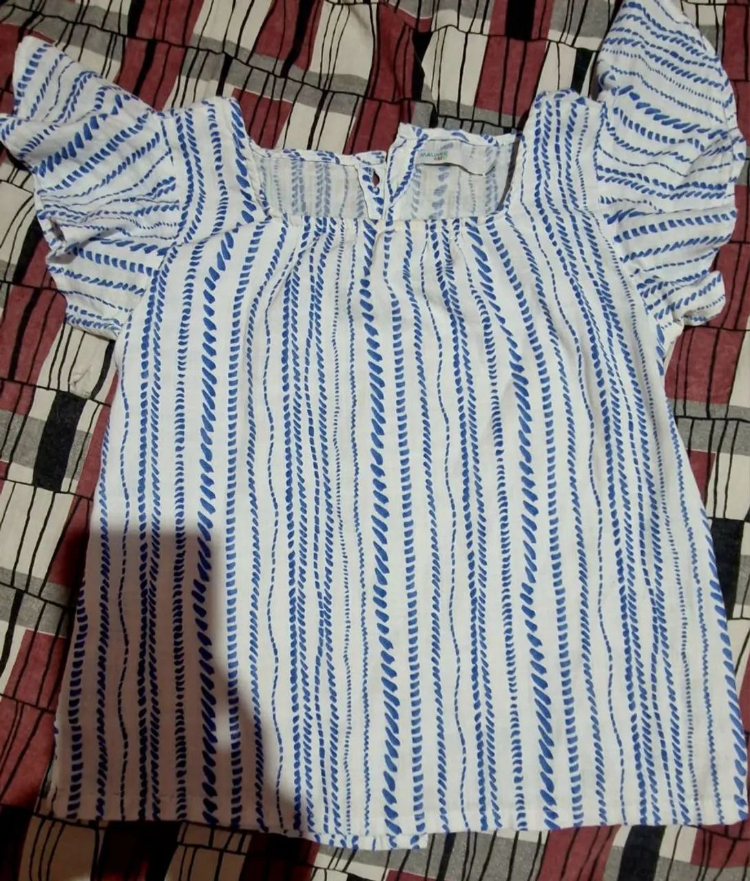 Roupas novas e usadas